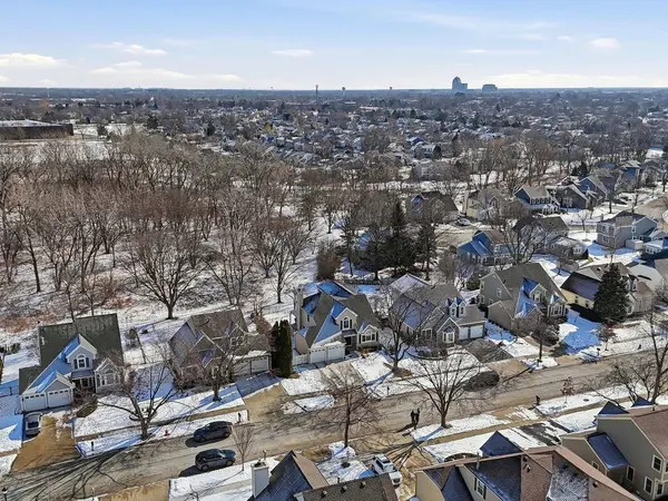 539 Newberry DR, Elk Grove Village, IL 60007