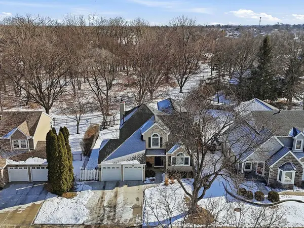 539 Newberry DR, Elk Grove Village, IL 60007