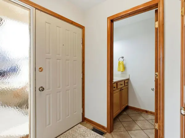 1013 Chatham PL, Vernon Hills, IL 60061