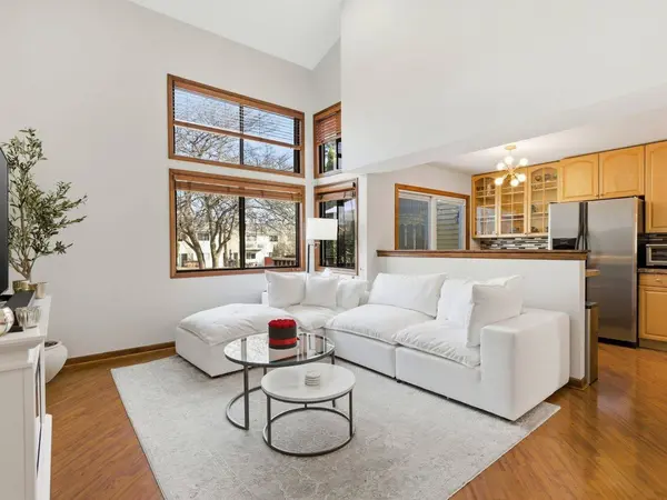1013 Chatham PL, Vernon Hills, IL 60061