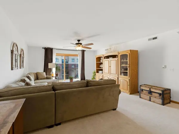 10 S Wille ST #603, Mount Prospect, IL 60056