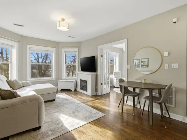 2579 W Montrose AVE #2N, Chicago, IL 60618