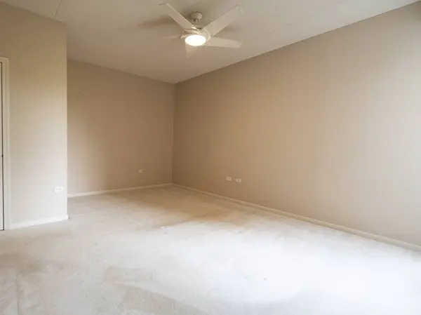 77 N Quentin RD #310, Palatine, IL 60067