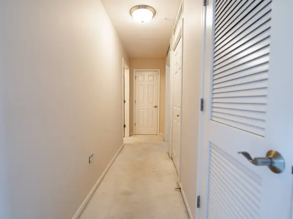 77 N Quentin RD #310, Palatine, IL 60067