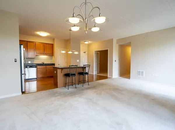 77 N Quentin RD #310, Palatine, IL 60067