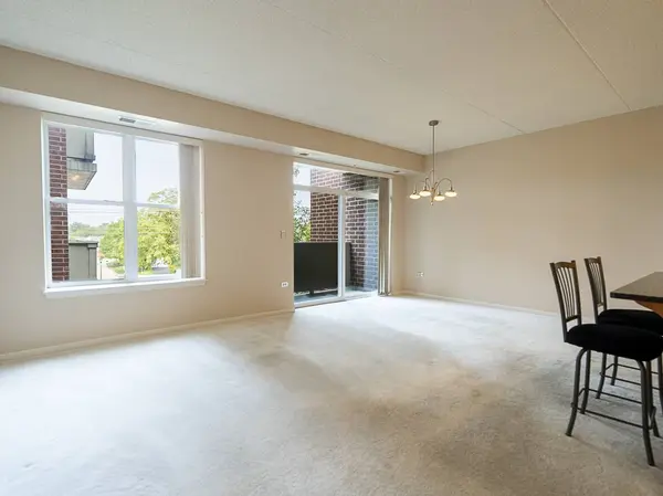 77 N Quentin RD #310, Palatine, IL 60067