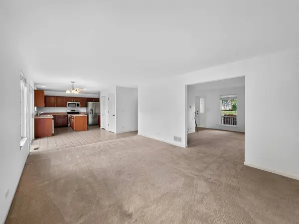 1911 Cameron DR, Hampshire, IL 60140