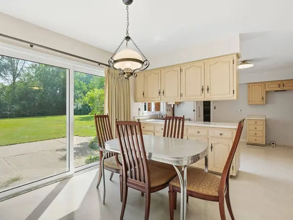 1170 Oak Ridge CIR, Barrington, IL 60010
