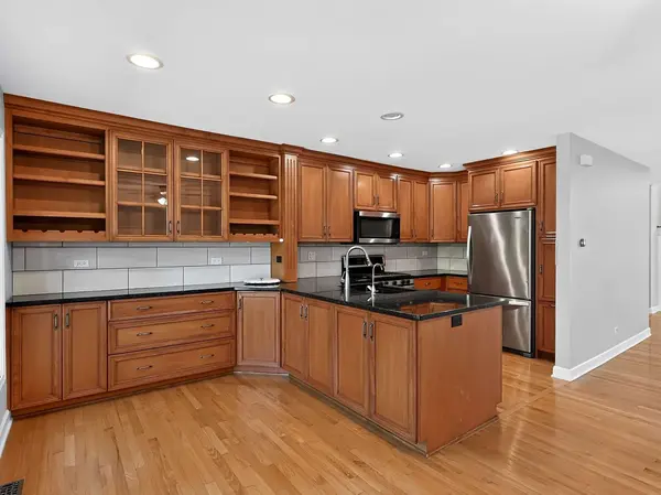 22W132 Butterfield RD, Glen Ellyn, IL 60137