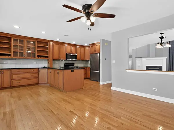 22W132 Butterfield RD, Glen Ellyn, IL 60137