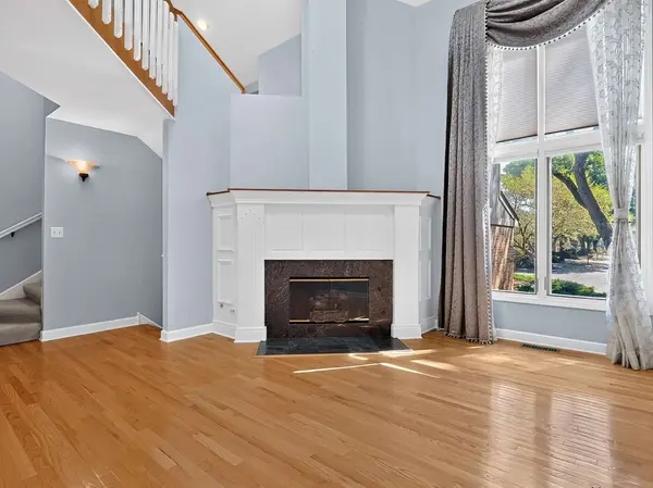 22W132 Butterfield RD, Glen Ellyn, IL 60137