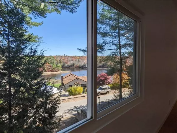 214 Lake DR, Glocester, RI 02814