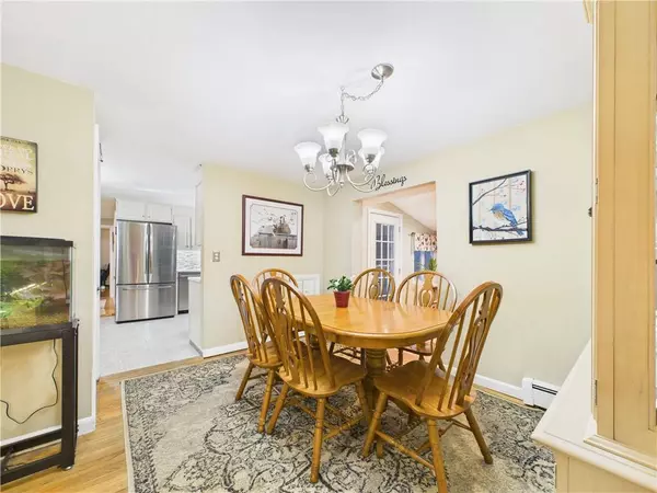 77 Fairfield DR, North Kingstown, RI 02852
