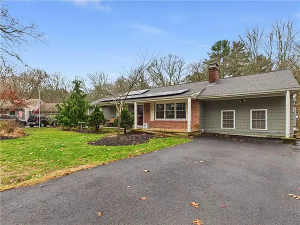 77 Fairfield DR, North Kingstown, RI 02852