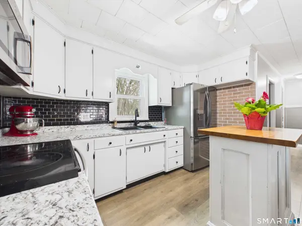 10 First Street, Thompson, CT 06255