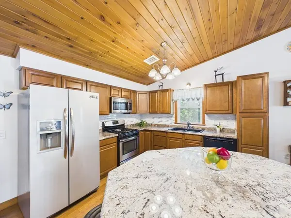 615 Taunton Ave, Seekonk, MA 02771