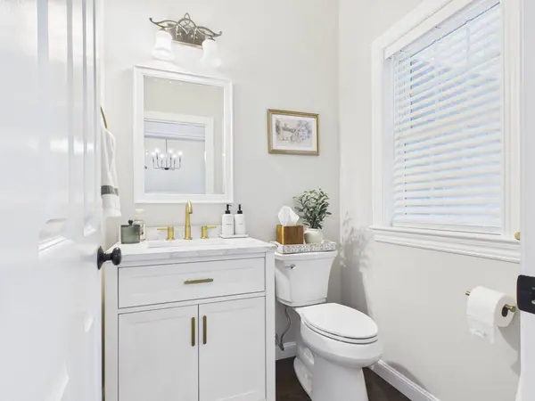 16 Tabor Rd, Uxbridge, MA 01569