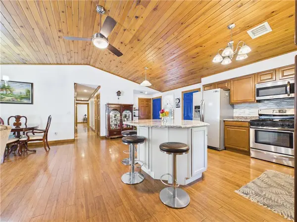 615 Taunton AVE, Seekonk, MA 02771