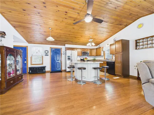 615 Taunton AVE, Seekonk, MA 02771