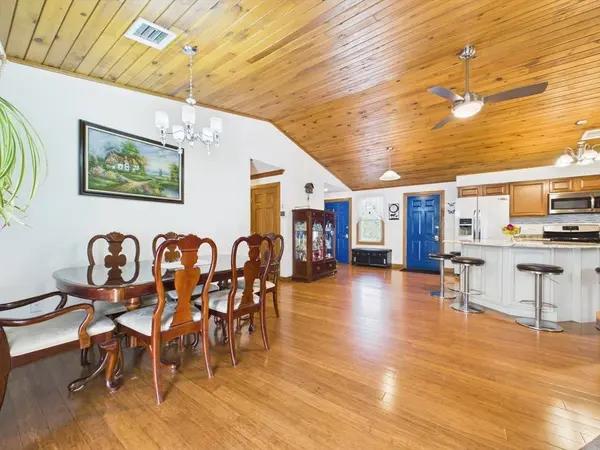 615 Taunton Ave, Seekonk, MA 02771