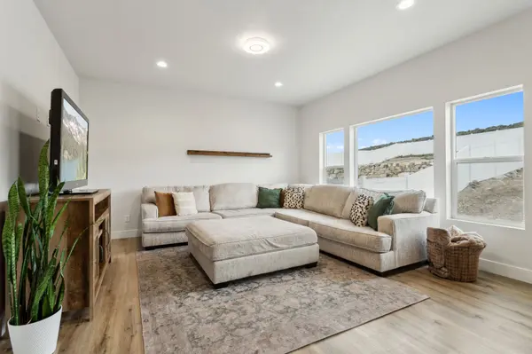 7936 N Bristlecone Rd, Eagle Mountain, UT 84005-6425