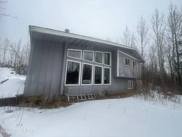 1300 E Mulchatna DR, Wasilla, AK 99654