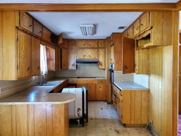 8740 County Road 2403, Tool, TX 75143