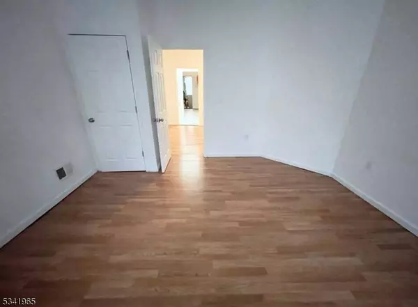 595 15th Ave, Newark City, NJ 07103