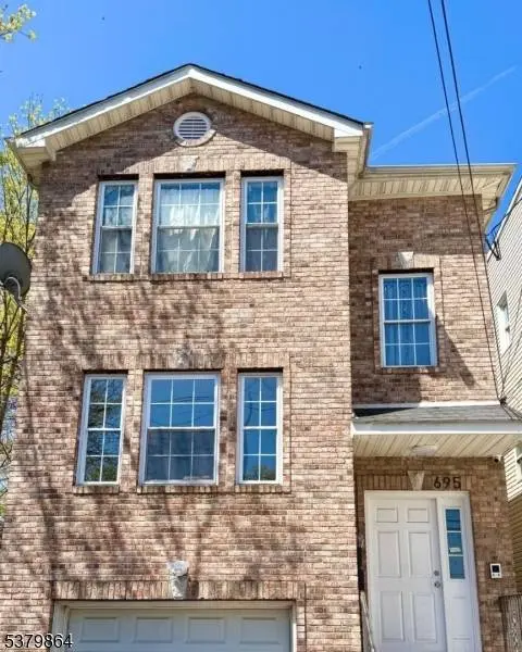 695 S 11th St 2nd Floor, Newark City, NJ 07103