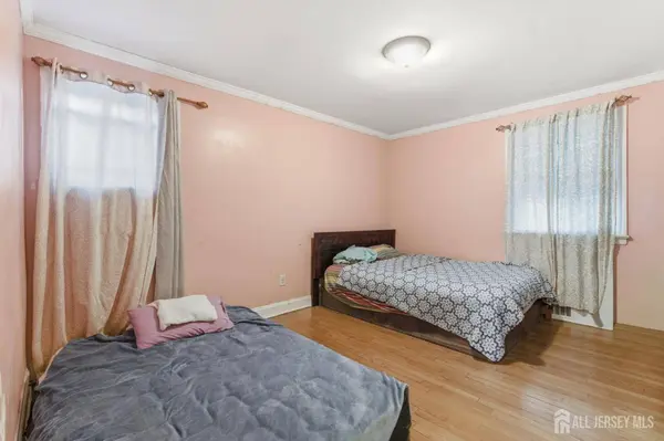 1490 Champlin SQ, Teaneck, NJ 07666