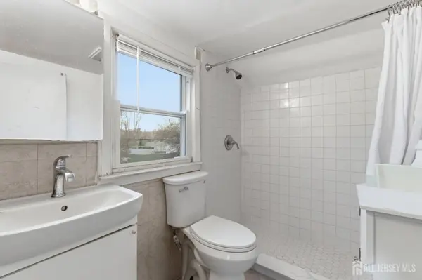 1490 Champlin SQ, Teaneck, NJ 07666