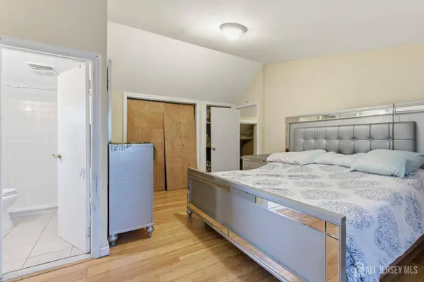 1490 Champlin SQ, Teaneck, NJ 07666