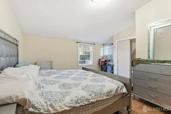 1490 Champlin SQ, Teaneck, NJ 07666