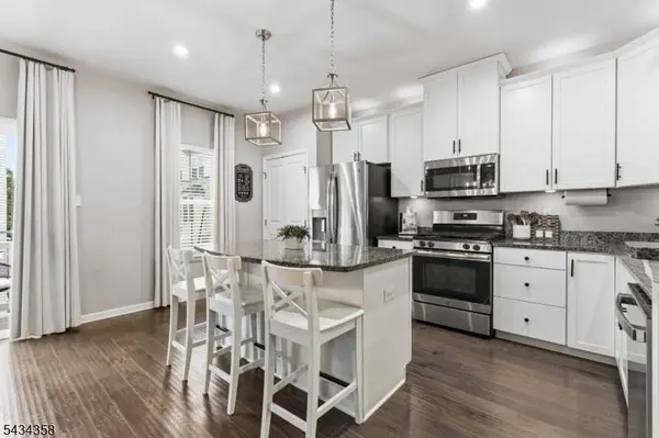 706 Bayside Ct, South Amboy City, NJ 08879