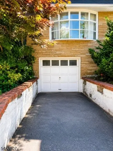 52 Valley St, Newark City, NJ 07106