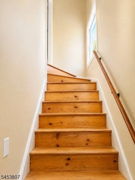 52 Valley St, Newark City, NJ 07106