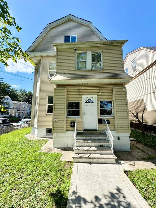 623-625 Sandford AVE