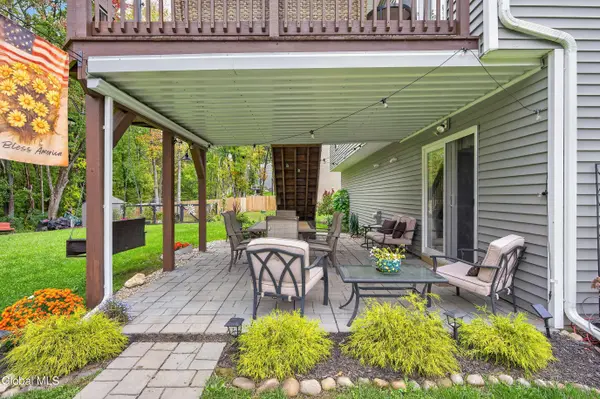 562 Ny Highway 355, Wynantskill, NY 12198