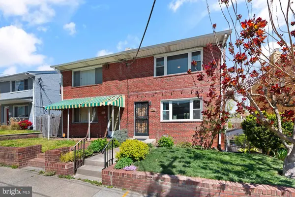 716 DELAFIELD ST NE, Washington, DC 20017