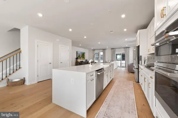 4138 LEGATO RD #50, Fairfax, VA 22033