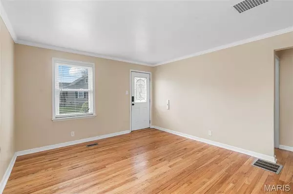 503 S Benton AVE, St Charles, MO 63301