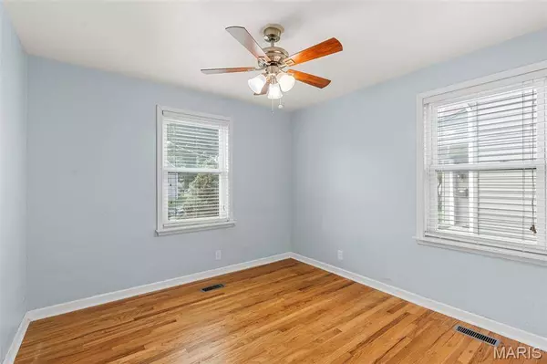 503 S Benton AVE, St Charles, MO 63301