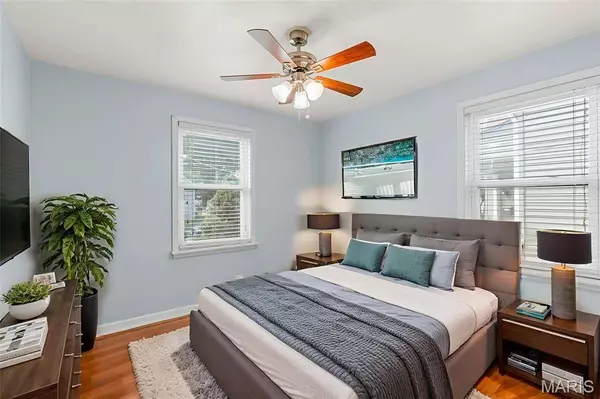 503 S Benton AVE, St Charles, MO 63301