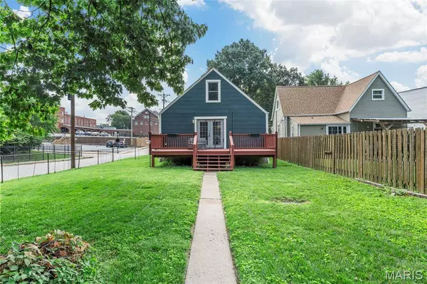 503 S Benton AVE, St Charles, MO 63301