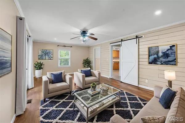 503 S Benton AVE, St Charles, MO 63301