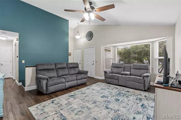 42 Kingspointe DR, O'fallon, MO 63376