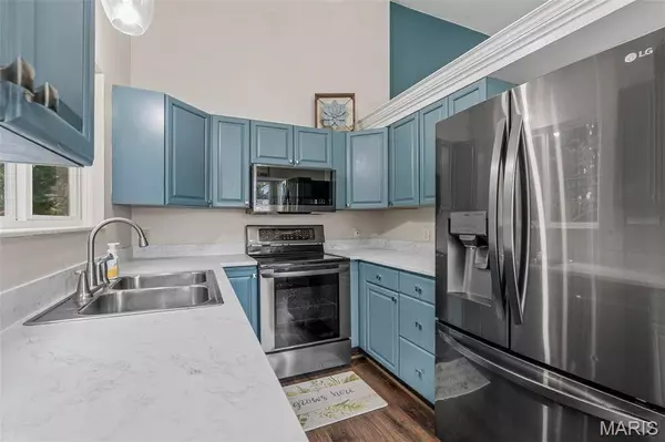 42 Kingspointe DR, O'fallon, MO 63376