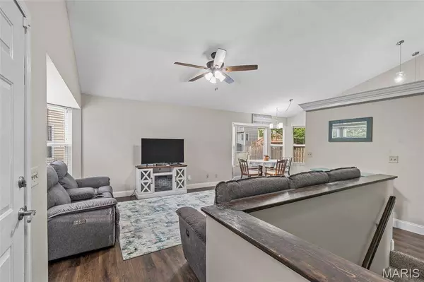 42 Kingspointe DR, O'fallon, MO 63376