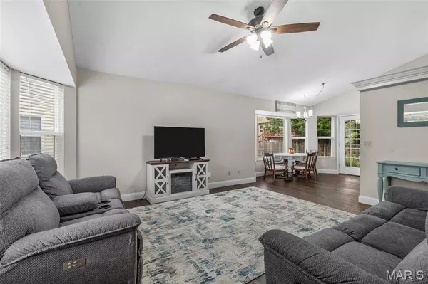 42 Kingspointe DR, O'fallon, MO 63376