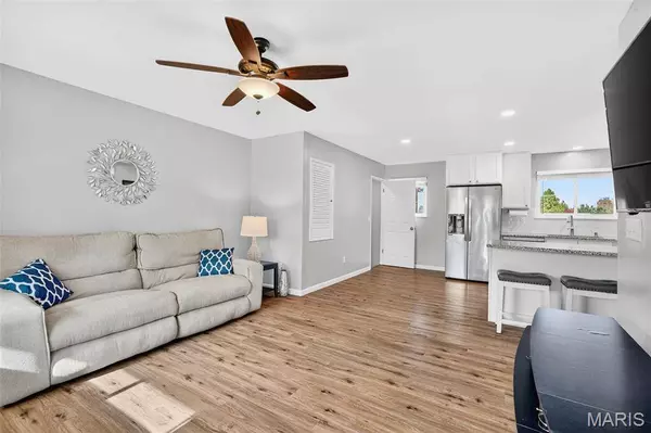 12035 Bobbett DR, Maryland Heights, MO 63043